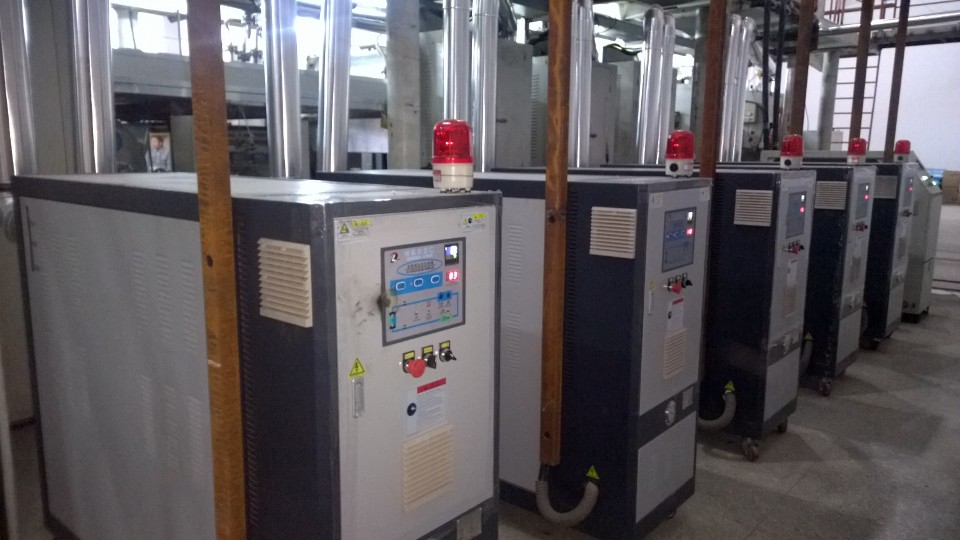 油溫機廠家,導(dǎo)熱油加熱器,油循環(huán)模溫機